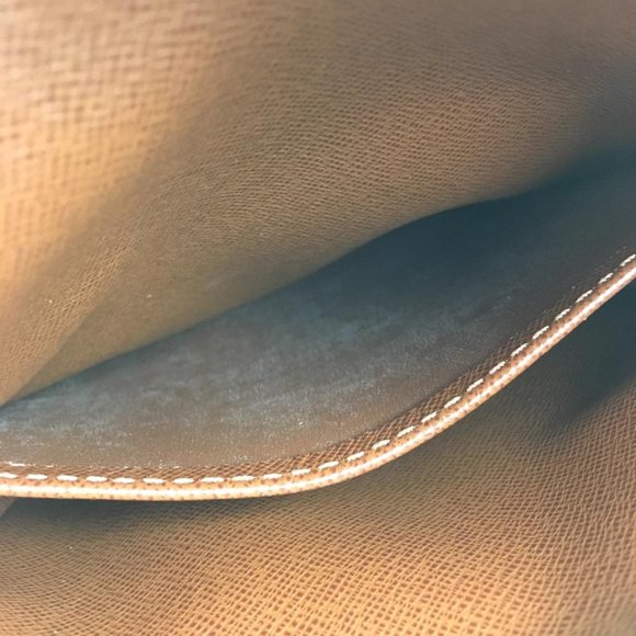 Louis Vuitton Danube Messenger Cross Body Bag - Picture 11 of 12